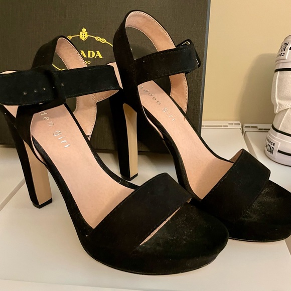 Madden Girl- Black velvet- pump size 8 - Picture 6 of 6